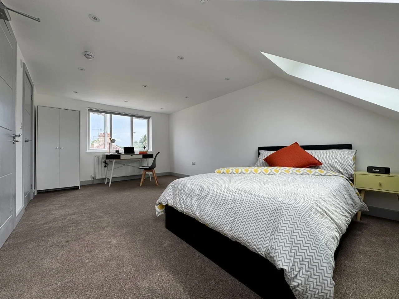 Room Bushey Mill Lane in Watford