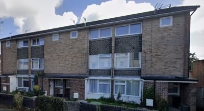 Flat Beazer Close in Bristol