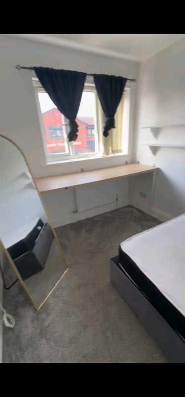 Room Birchfield Road in Liverpool