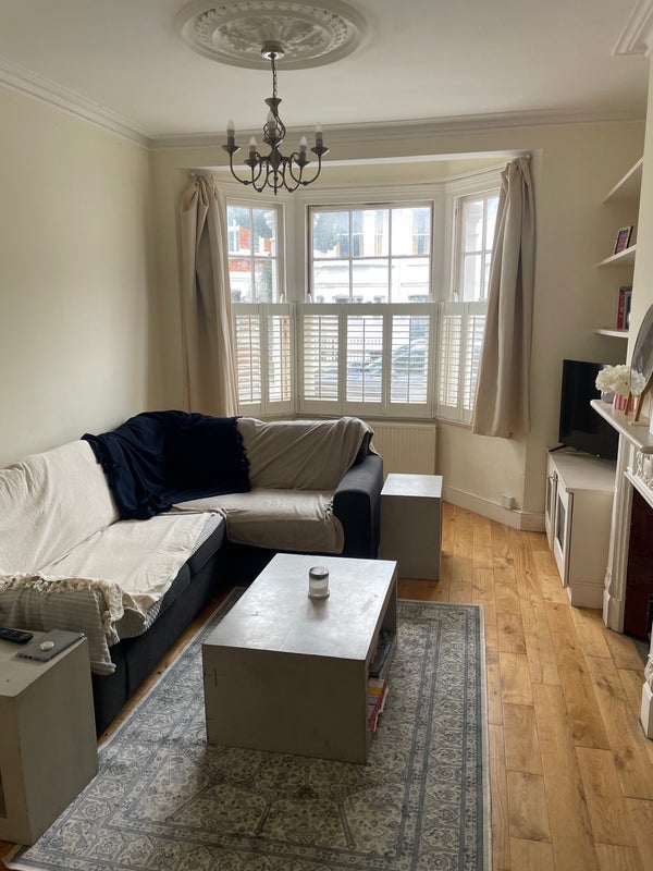 Room Lavenham Road in Greater London