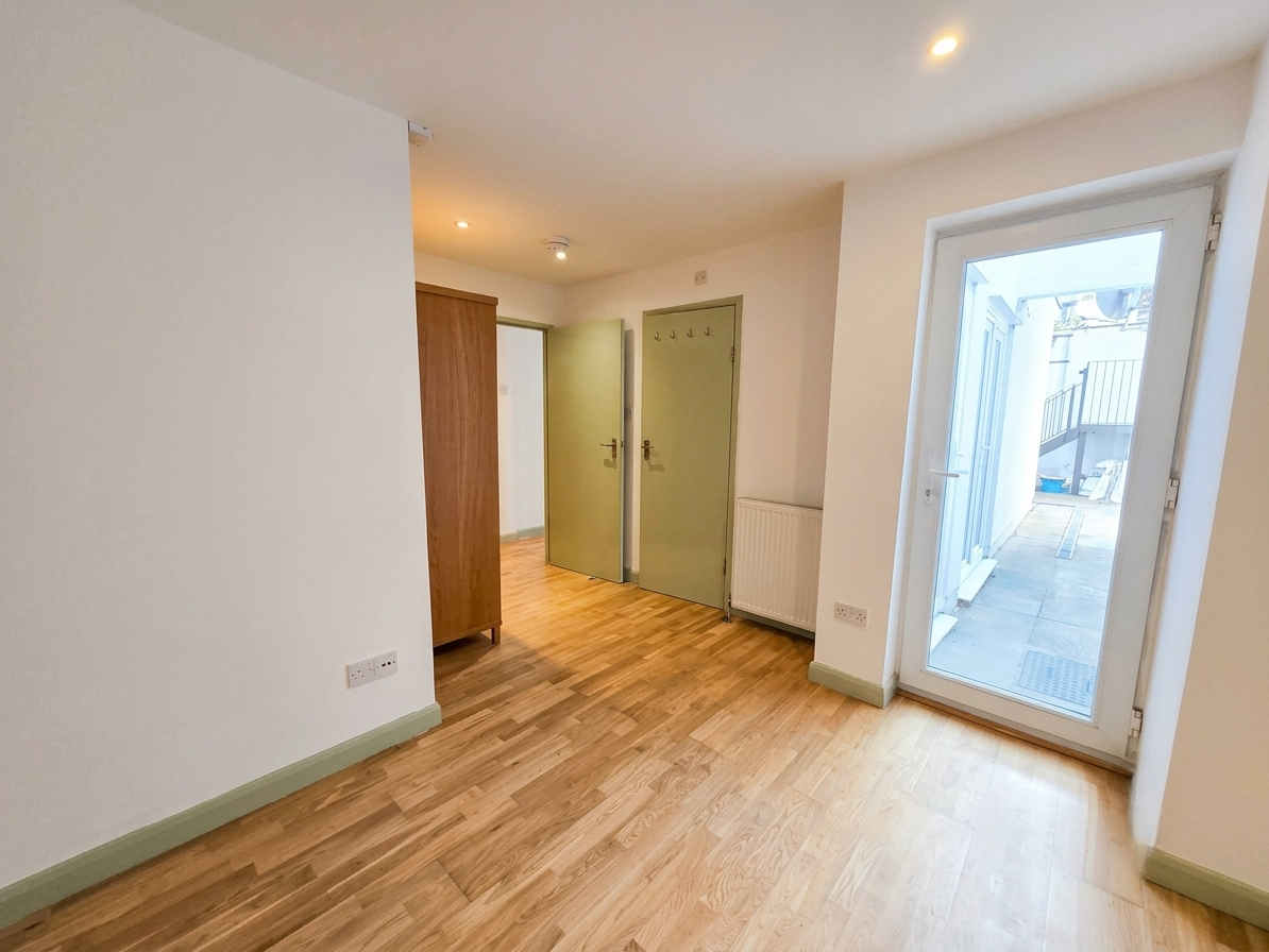 Flat Shushan Close in Greater London