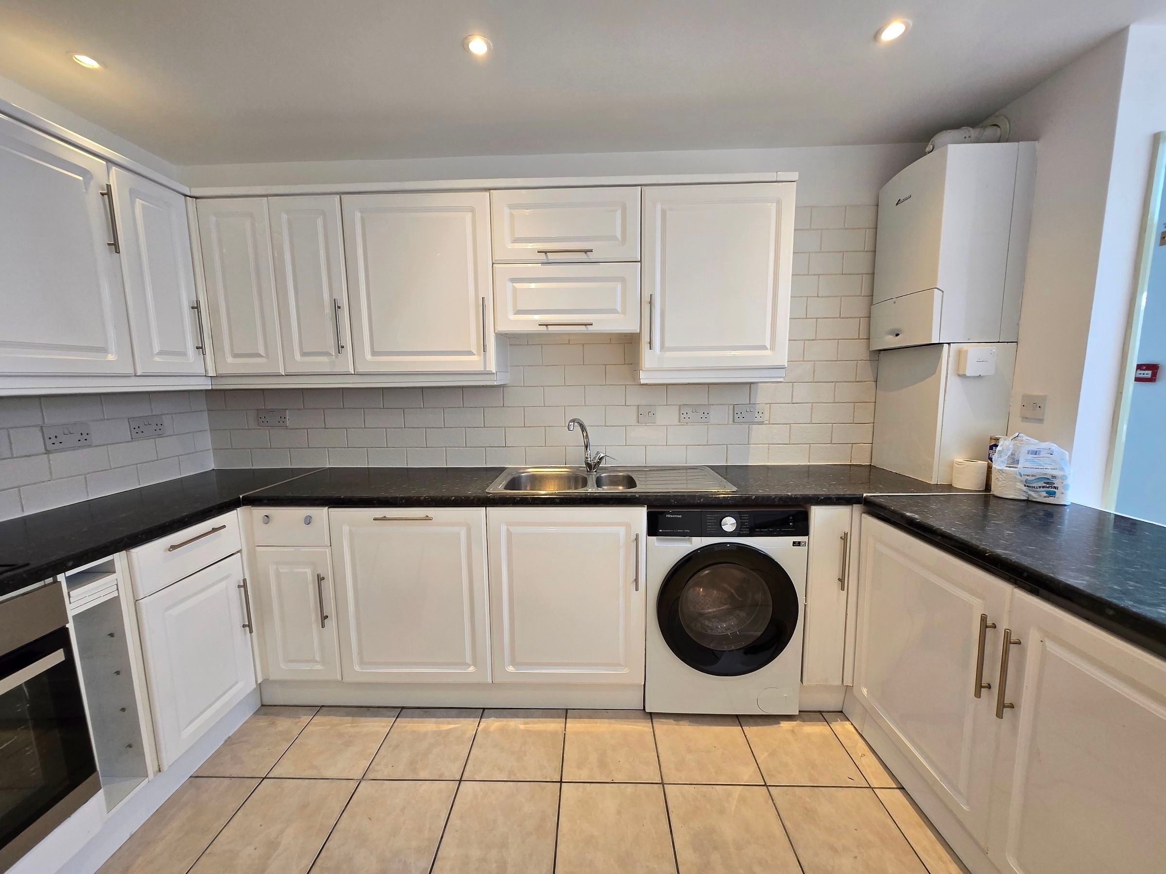 Flat Shushan Close in Greater London