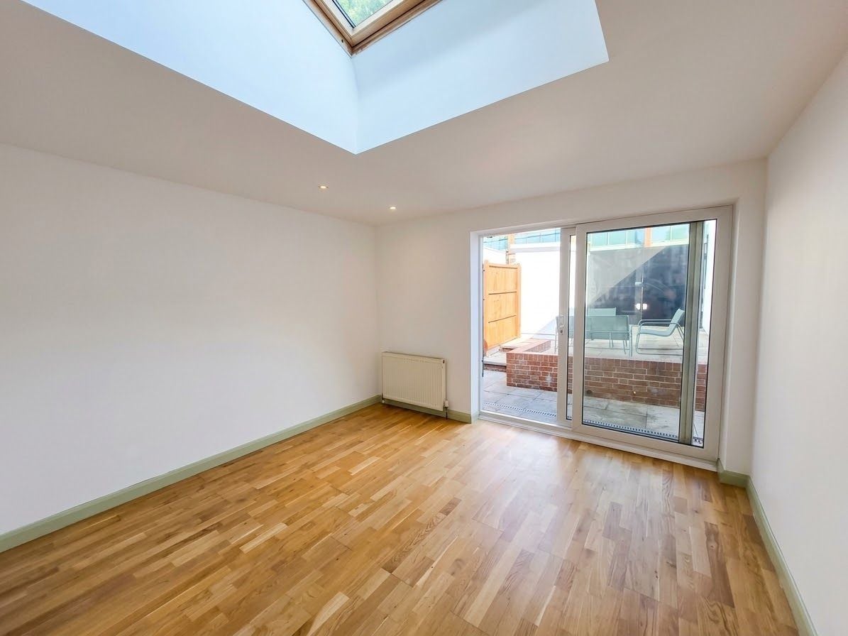 Flat Shushan Close in Greater London