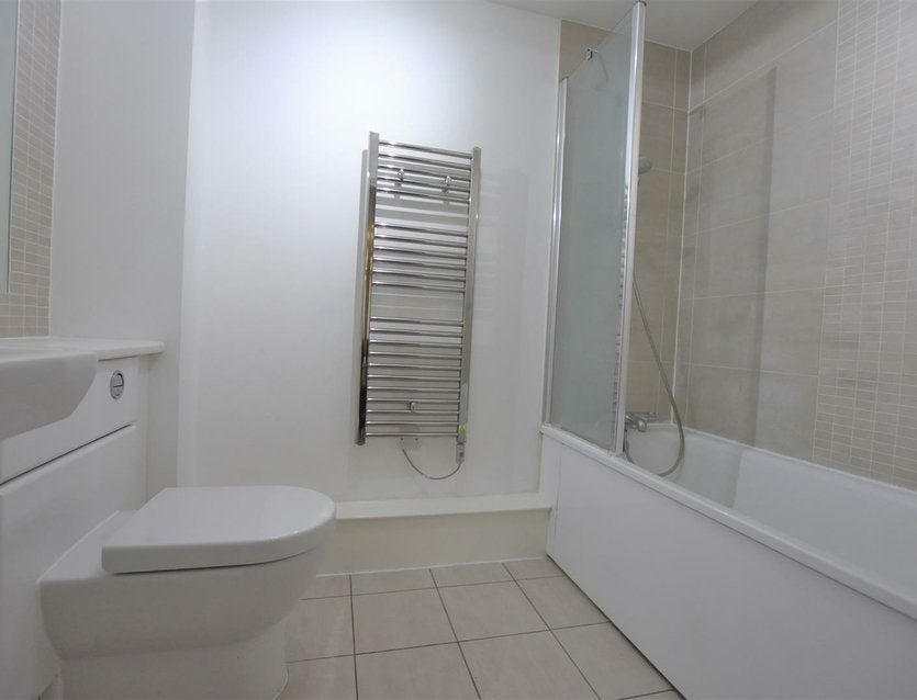 Flat Park Lodge Avenue in Greater London