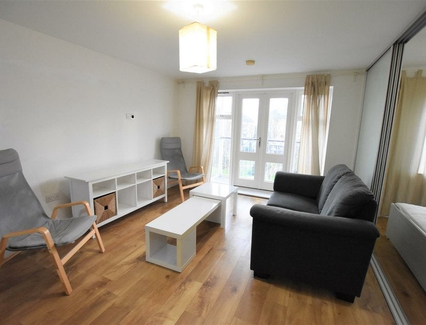 Flat Park Lodge Avenue in Greater London