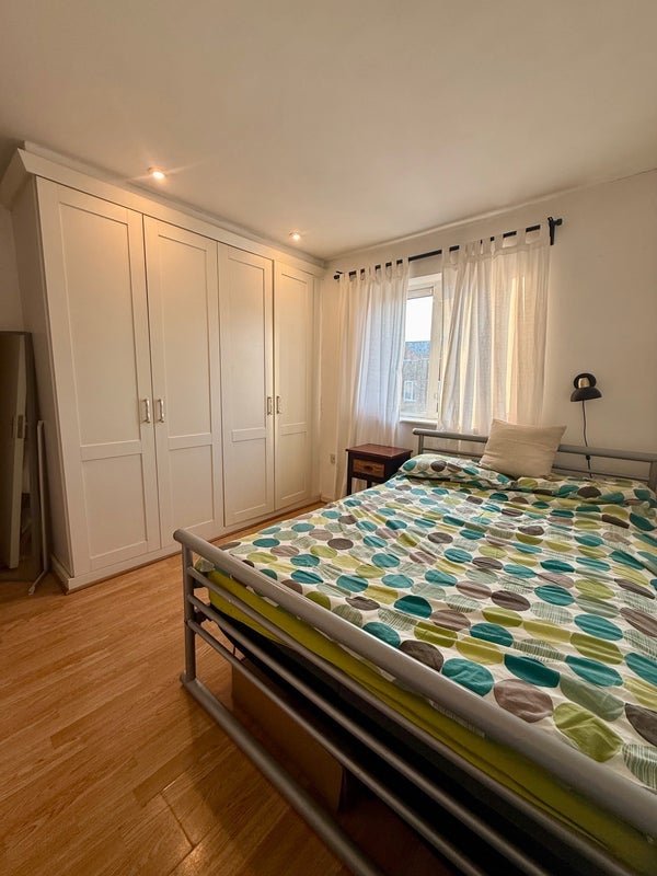 Room East India Dock Road in Greater London