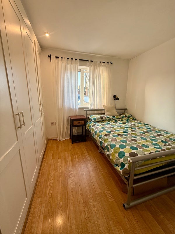 Room East India Dock Road in Greater London