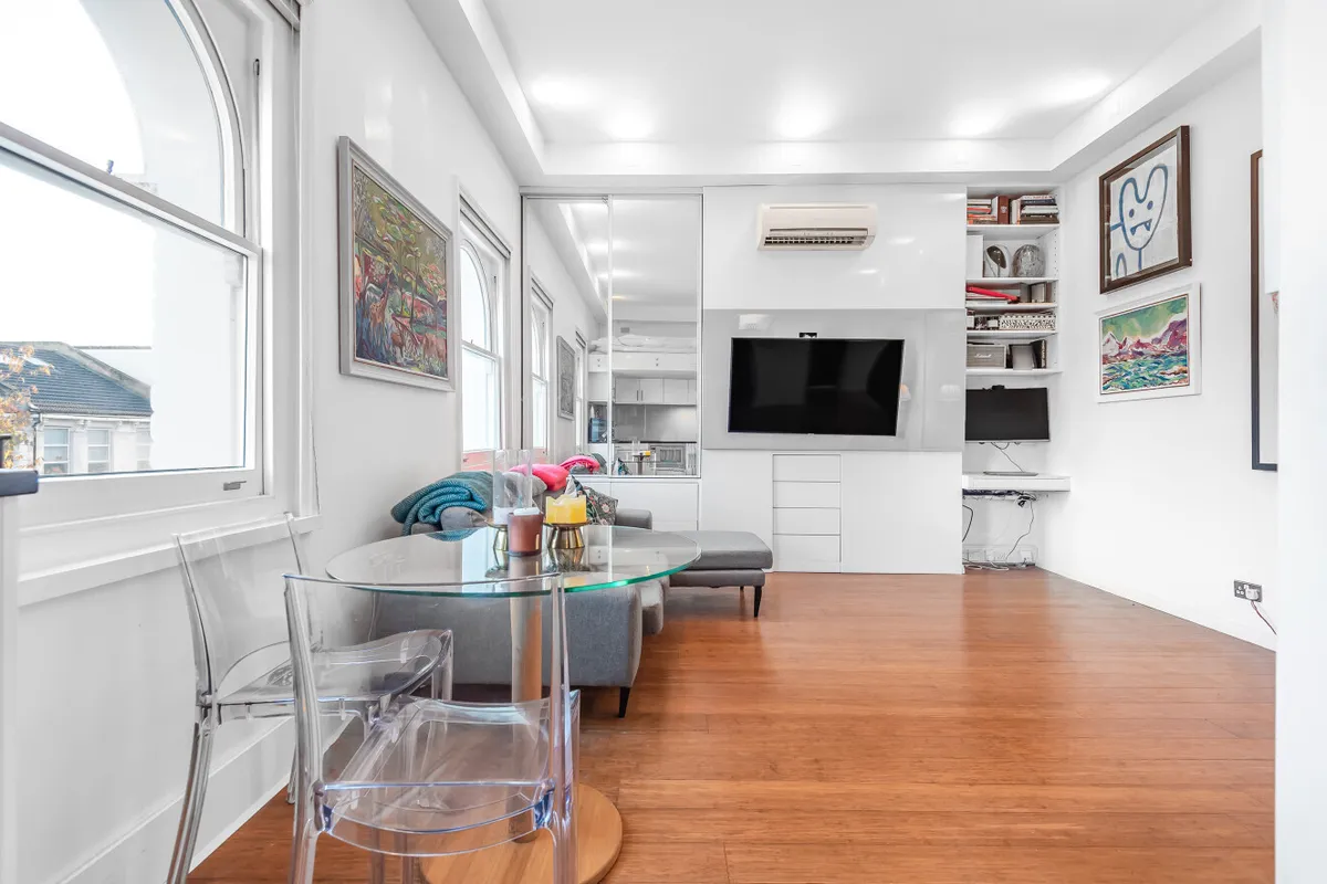 Flat Netherwood Road in Greater London