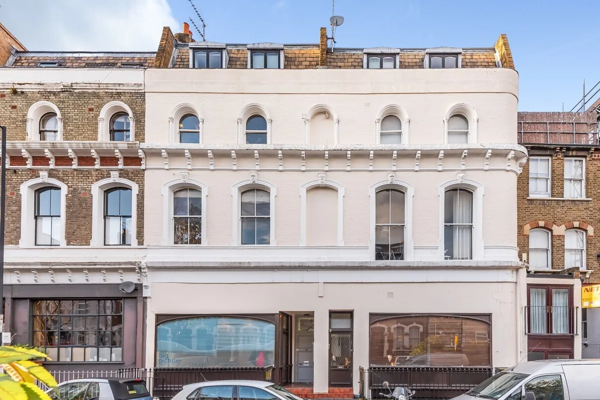 Flat Netherwood Road in Greater London