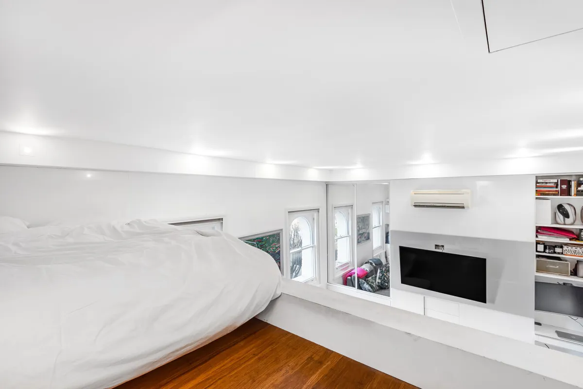Flat Netherwood Road in Greater London