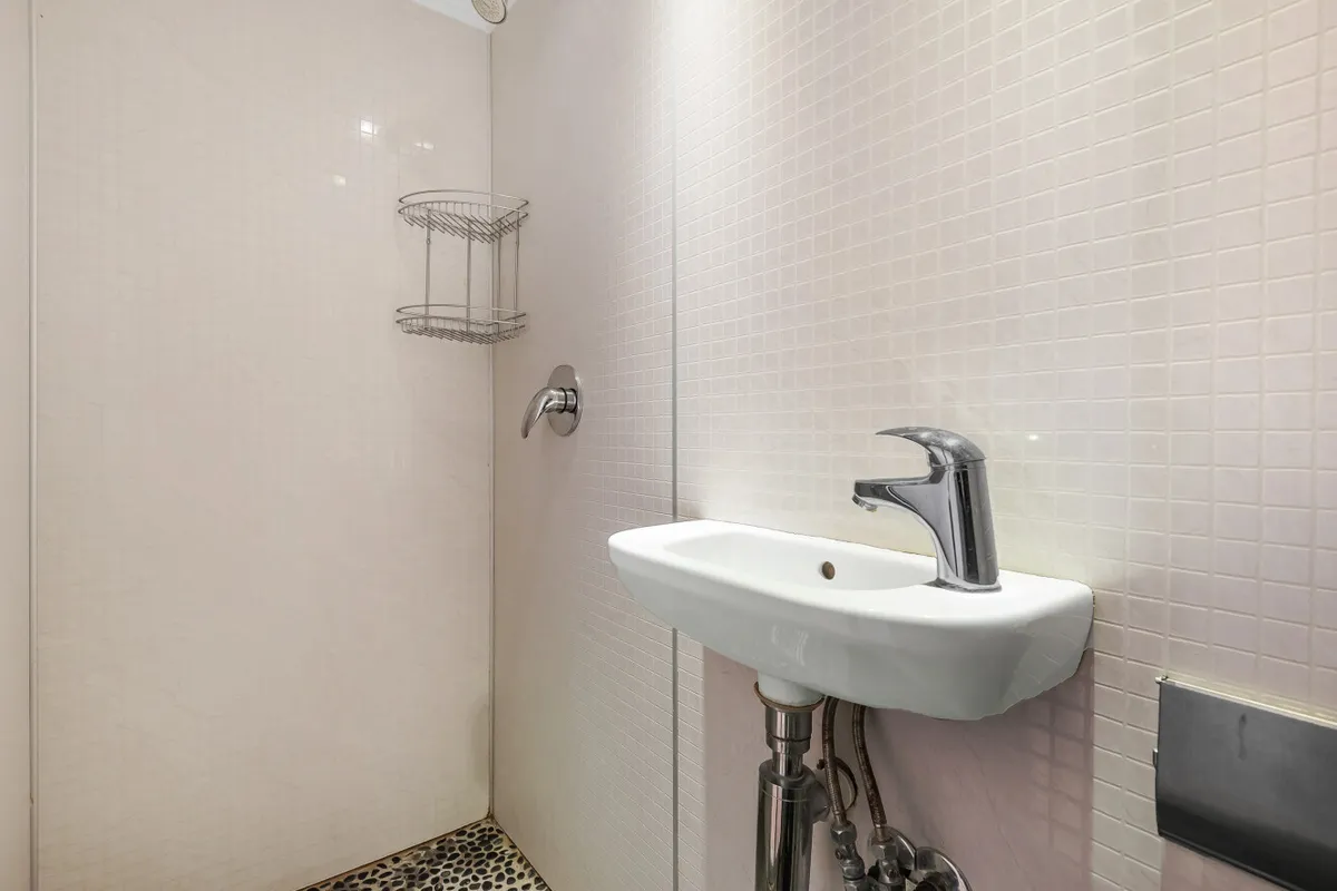 Flat Netherwood Road in Greater London