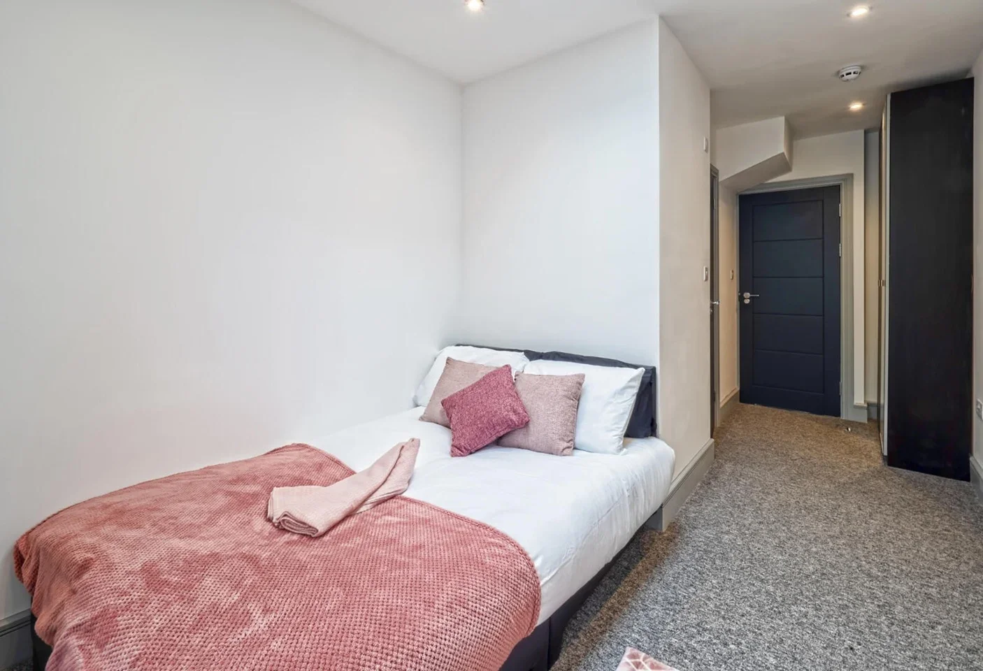 Room Wroughton Terrace in Greater London