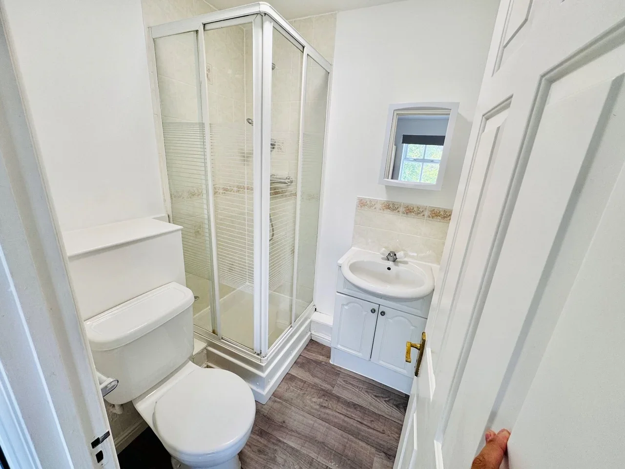 Flat Chamberlayne Avenue in Greater London