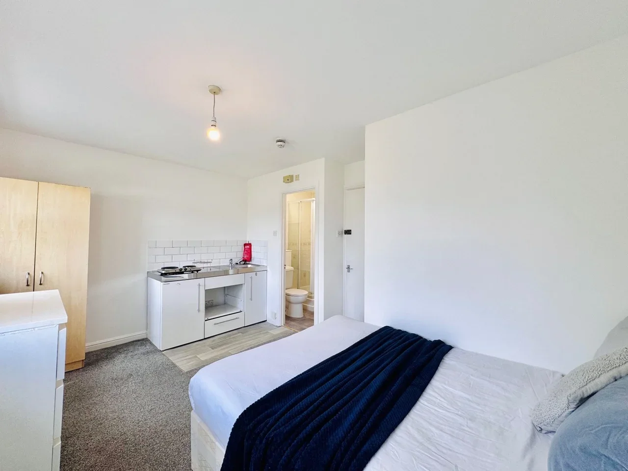Flat Chamberlayne Avenue in Greater London