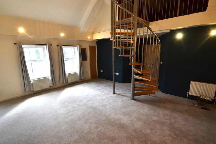 Flat Freelands Road in Greater London