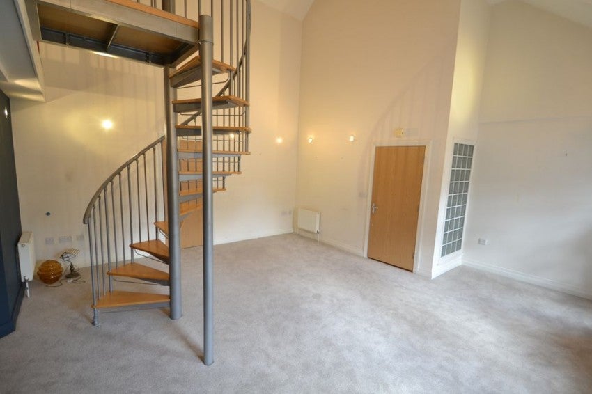 Flat Freelands Road in Greater London