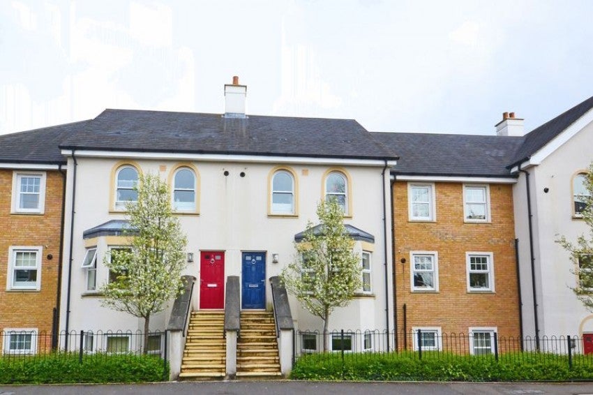 Flat Freelands Road in Greater London