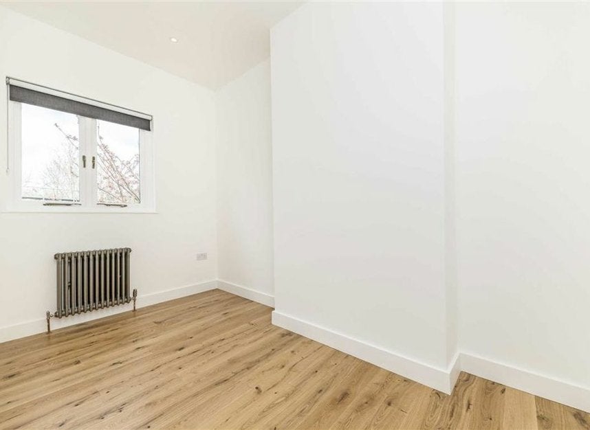 Flat Avignon Road in Greater London