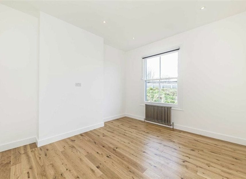 Flat Avignon Road in Greater London