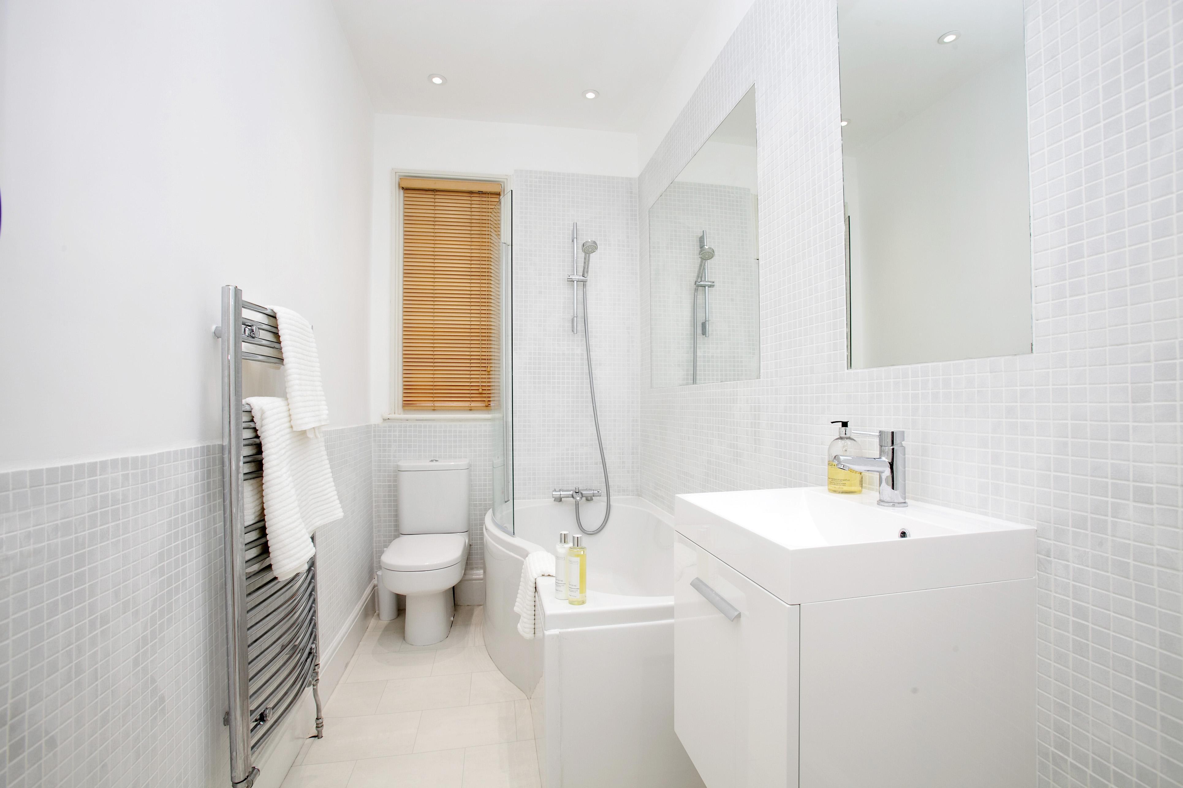 Flat Denbigh Gardens in Greater London