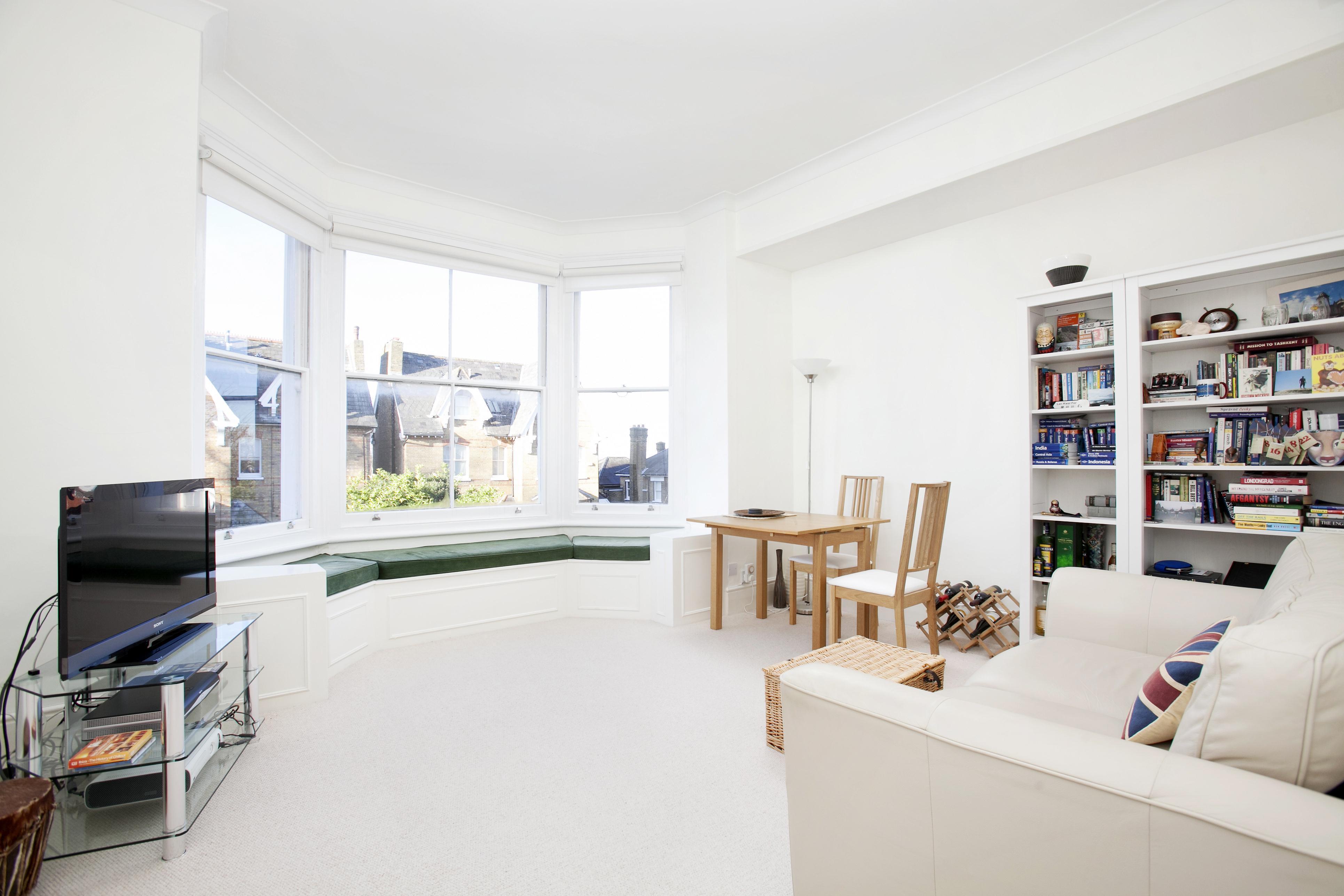 Flat Denbigh Gardens in Greater London