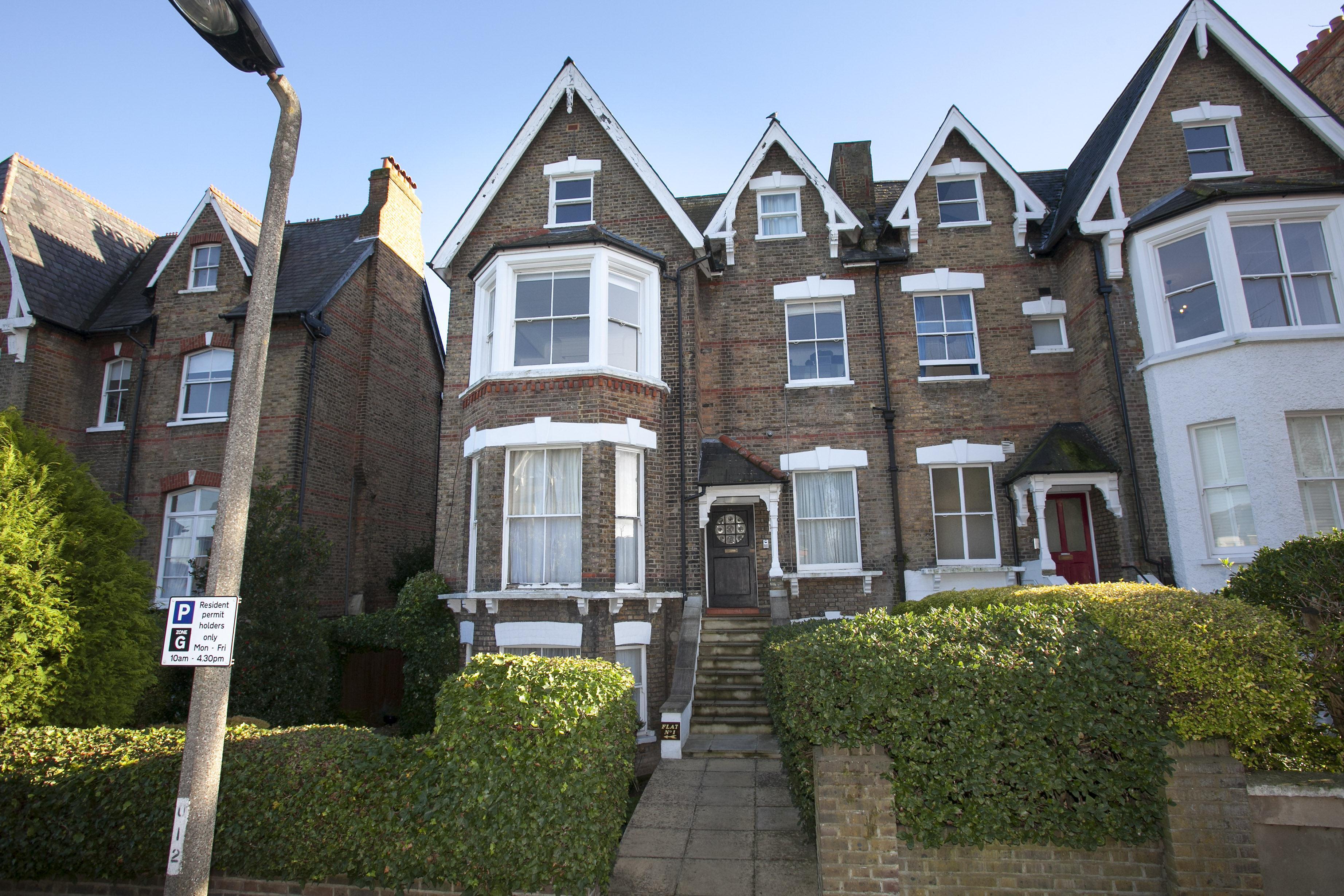 Flat Denbigh Gardens in Greater London