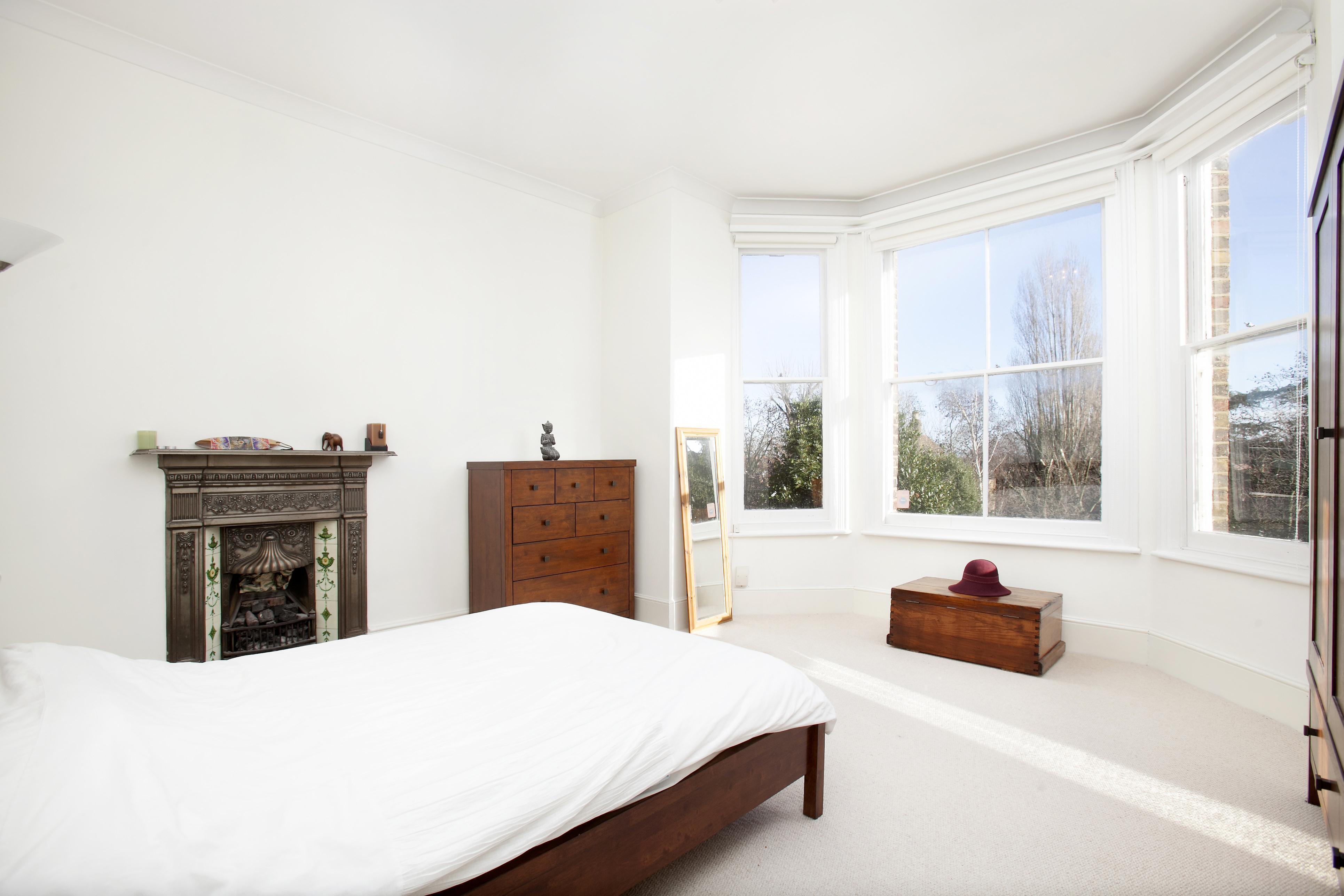 Flat Denbigh Gardens in Greater London