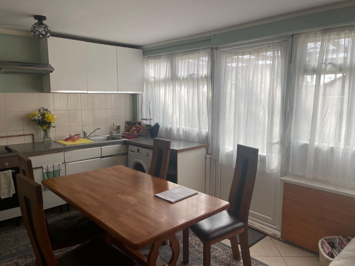 House Percival Avenue in Greater London