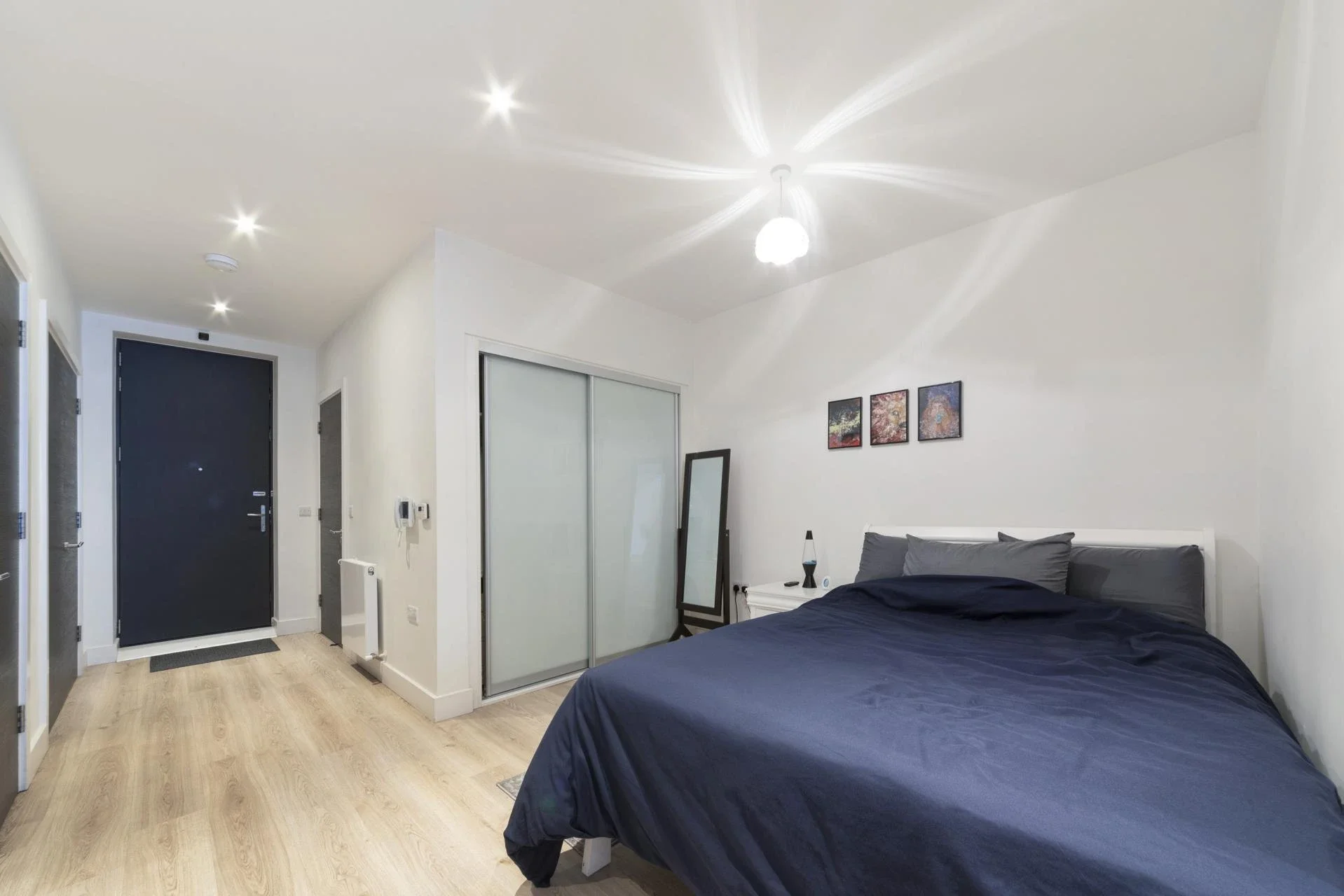 Flat New Village Avenue in Greater London