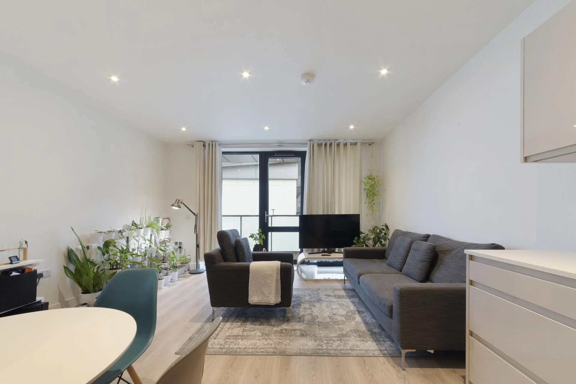 Flat New Village Avenue in Greater London
