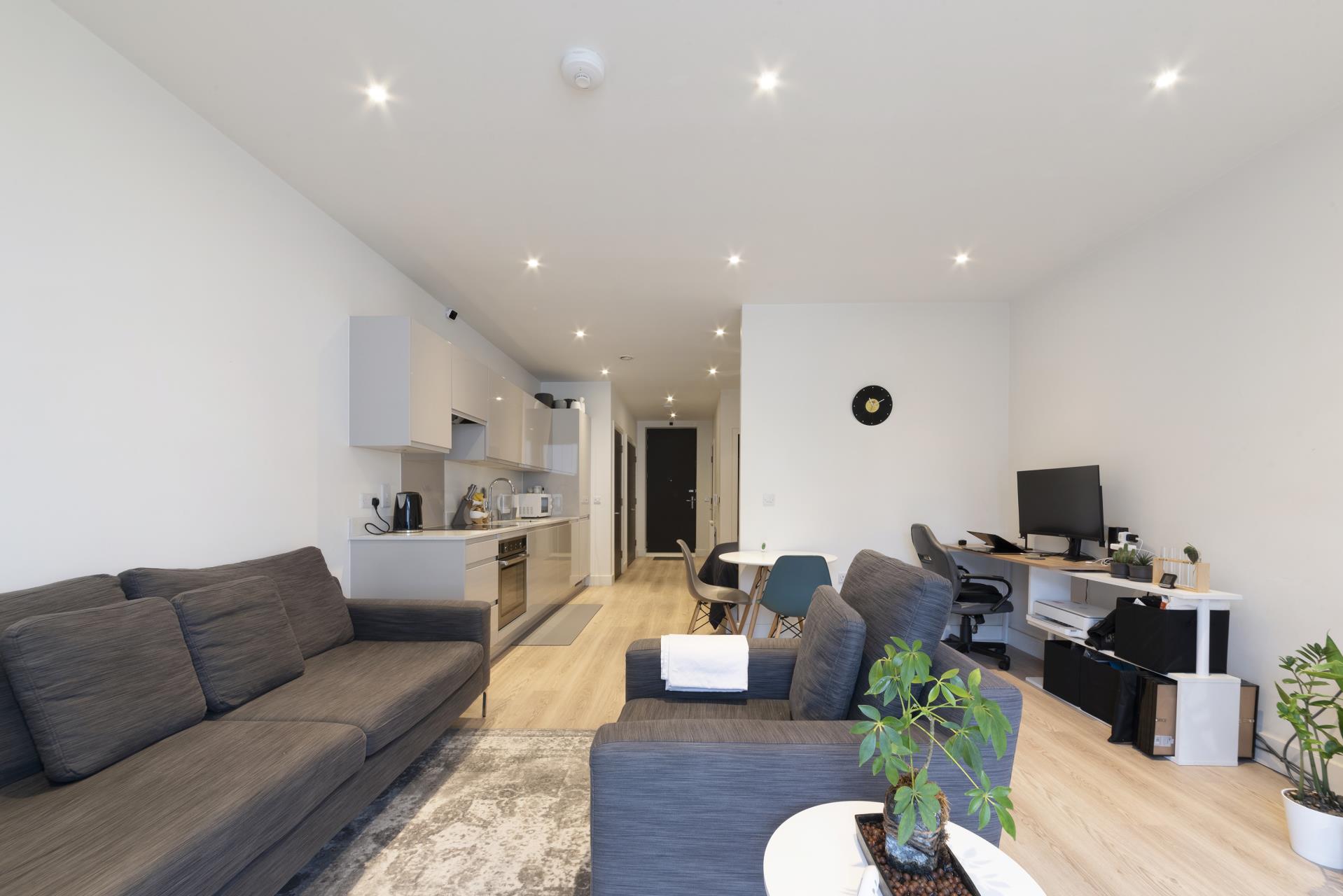 Flat New Village Avenue in Greater London