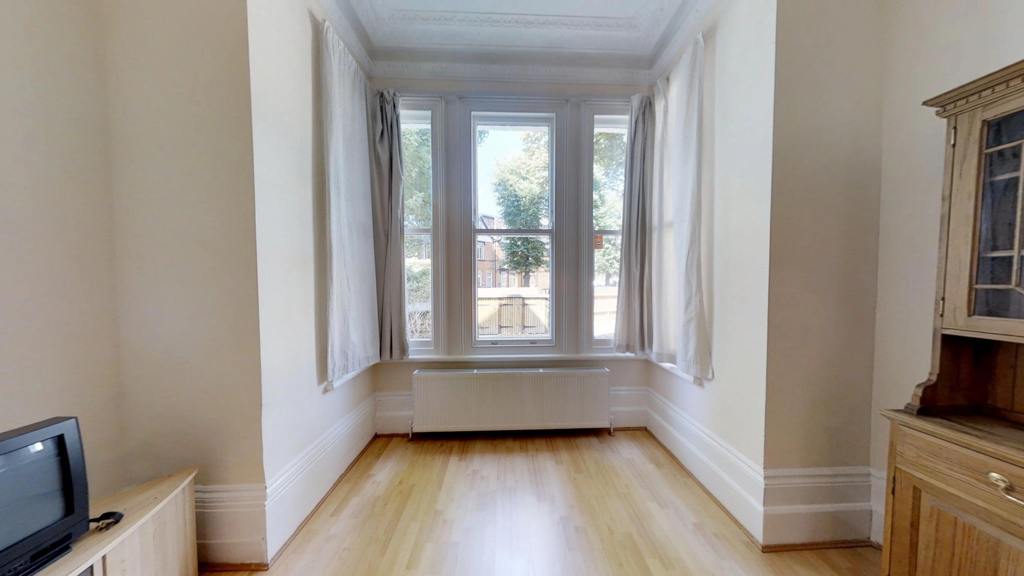 Flat Avenue Gardens in Greater London