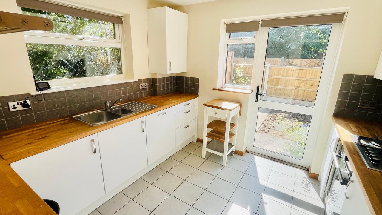House Brentmead Close in Greater London