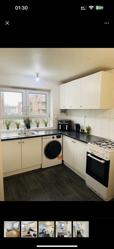 Room Parr Road in Greater London