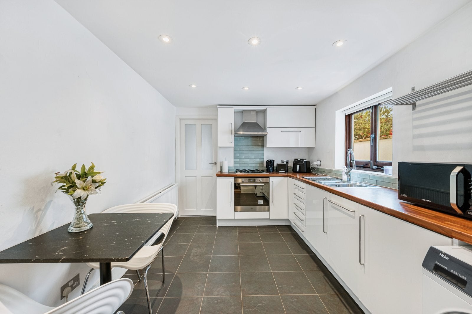 Flat Elliott Road in Greater London