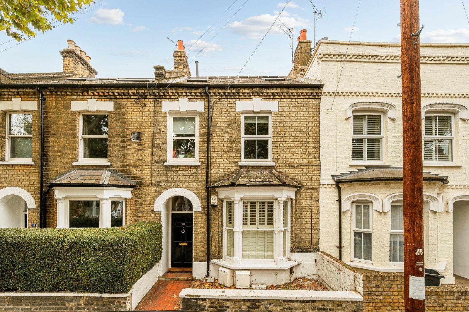 Flat Elliott Road in Greater London