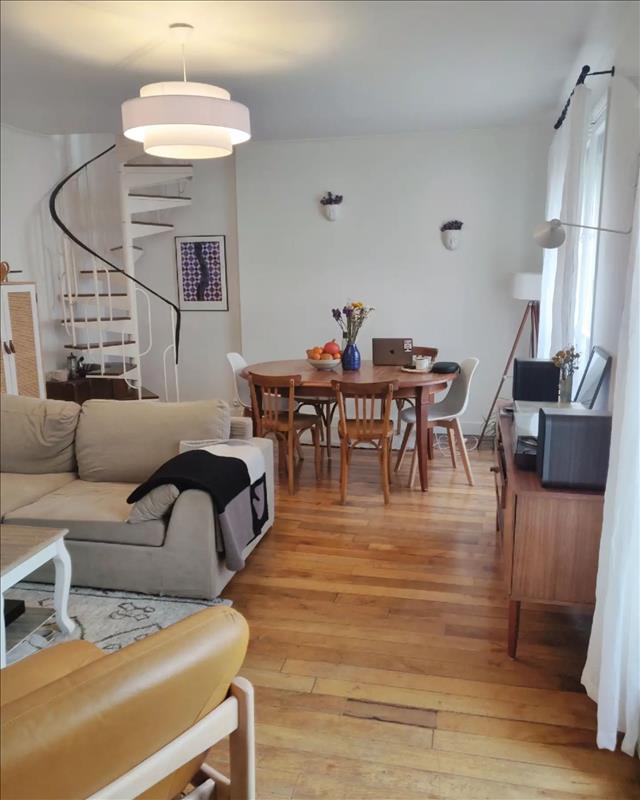Flat Rue Louis Blanc in Paris