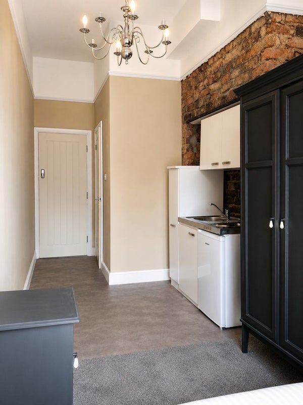Room Prescot Road in Liverpool
