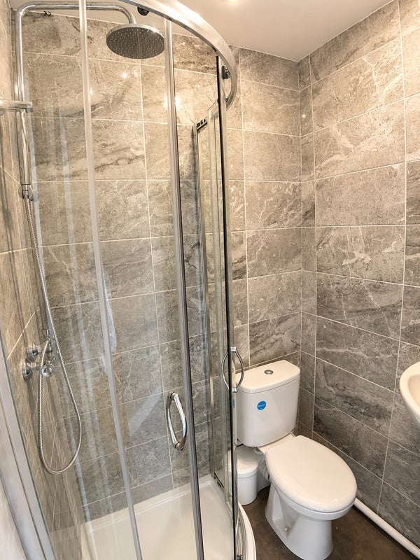 Room Prescot Road in Liverpool