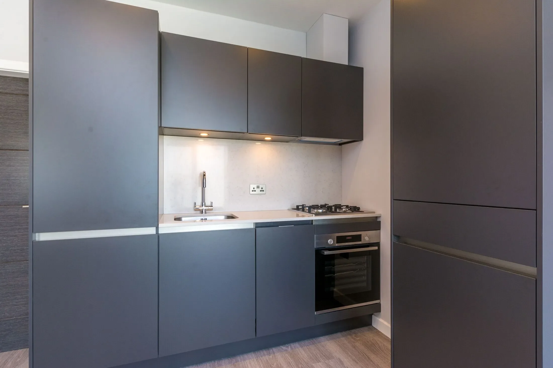 Flat Garratt Lane in Greater London