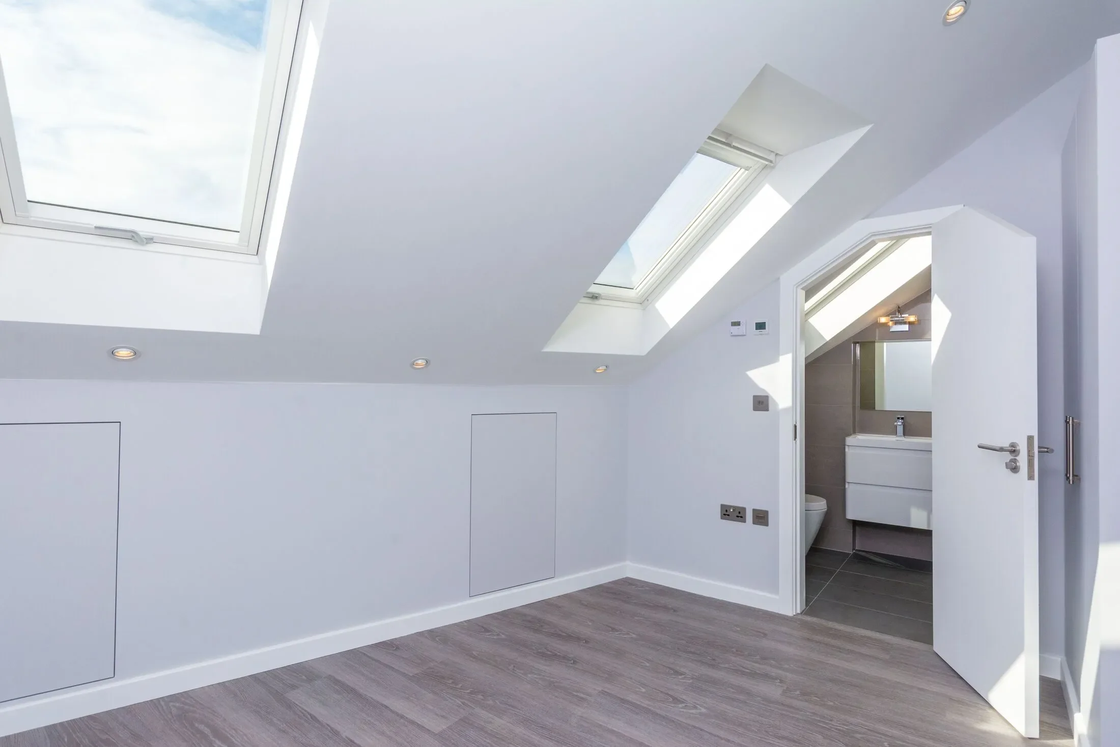 Flat Garratt Lane in Greater London