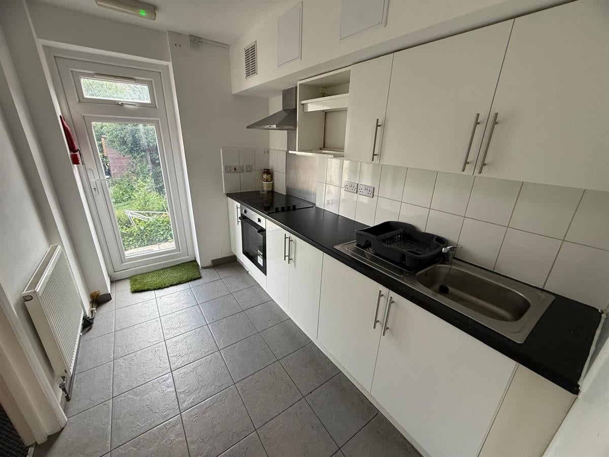 Room Dunedin Way in Greater London