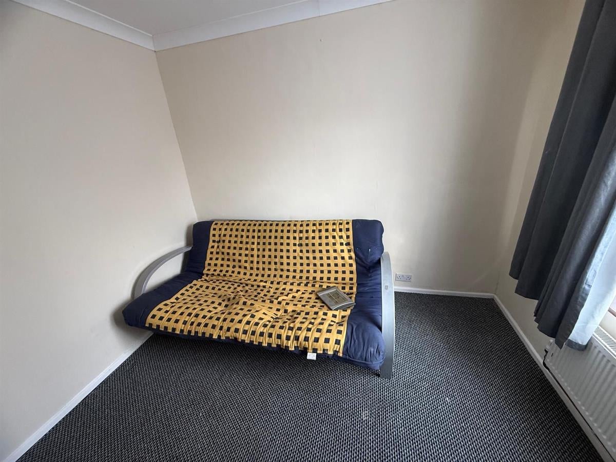 Room Dunedin Way in Greater London