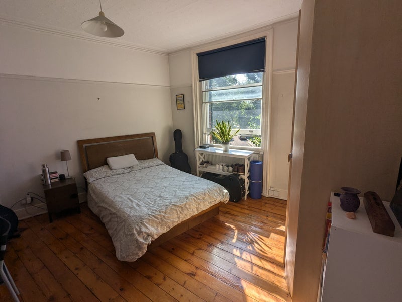 Room Cunnington Street in Greater London