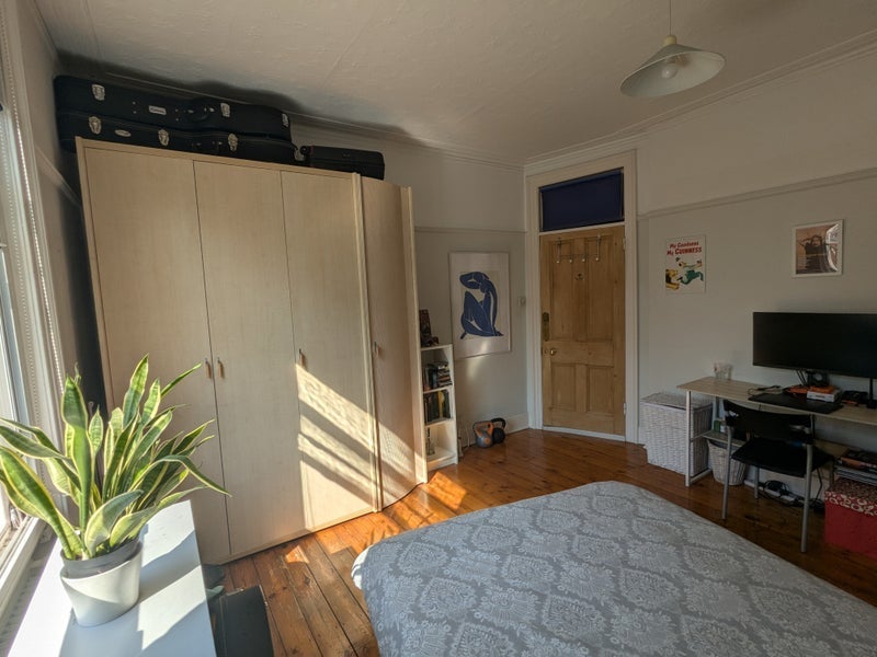 Room Cunnington Street in Greater London