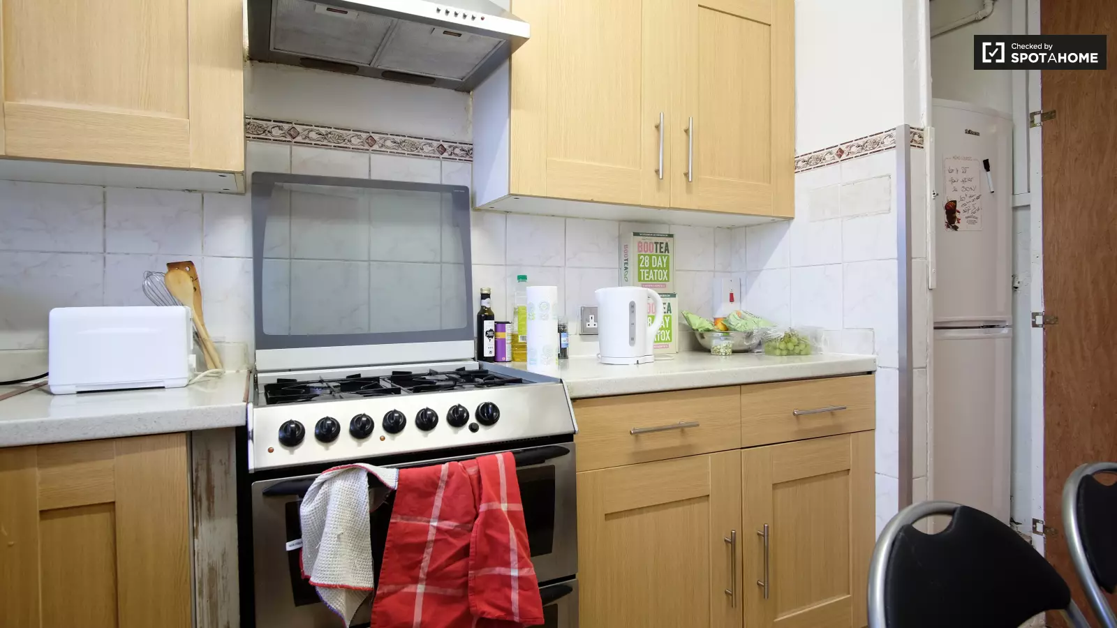 Flat Hunton Street in Greater London