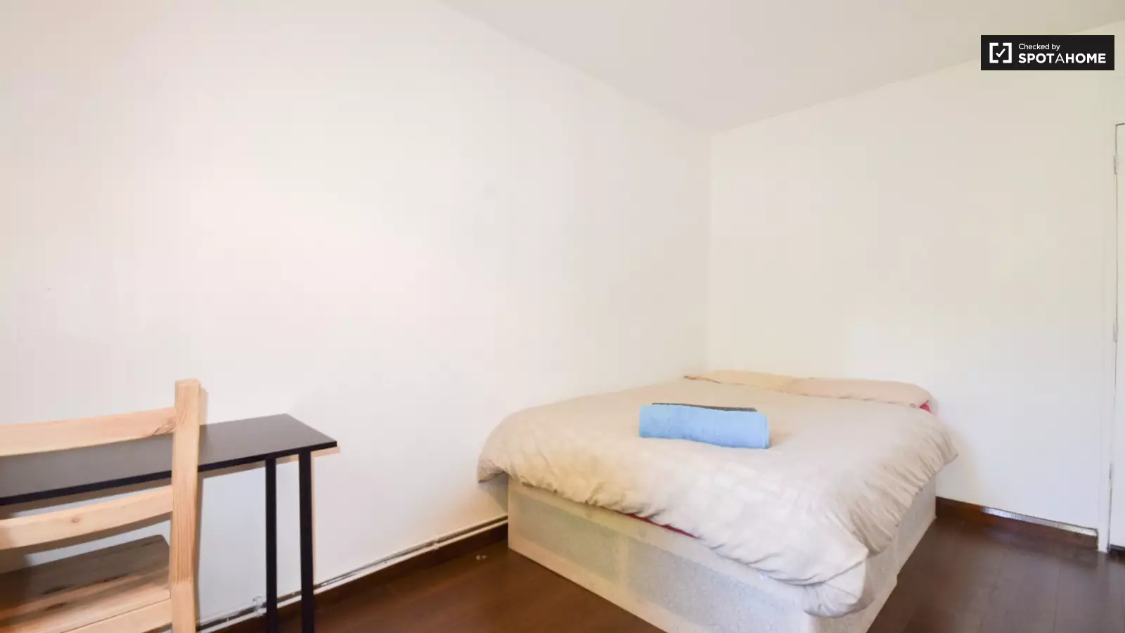 Flat Hunton Street in Greater London