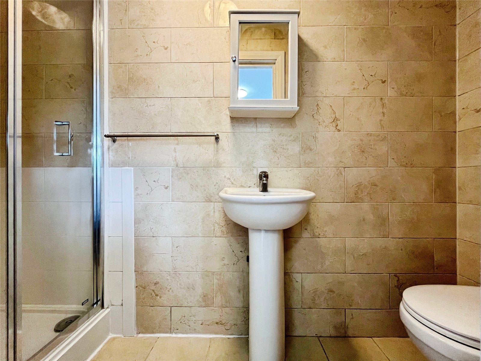 Room Bond Street in Borough of Runnymede