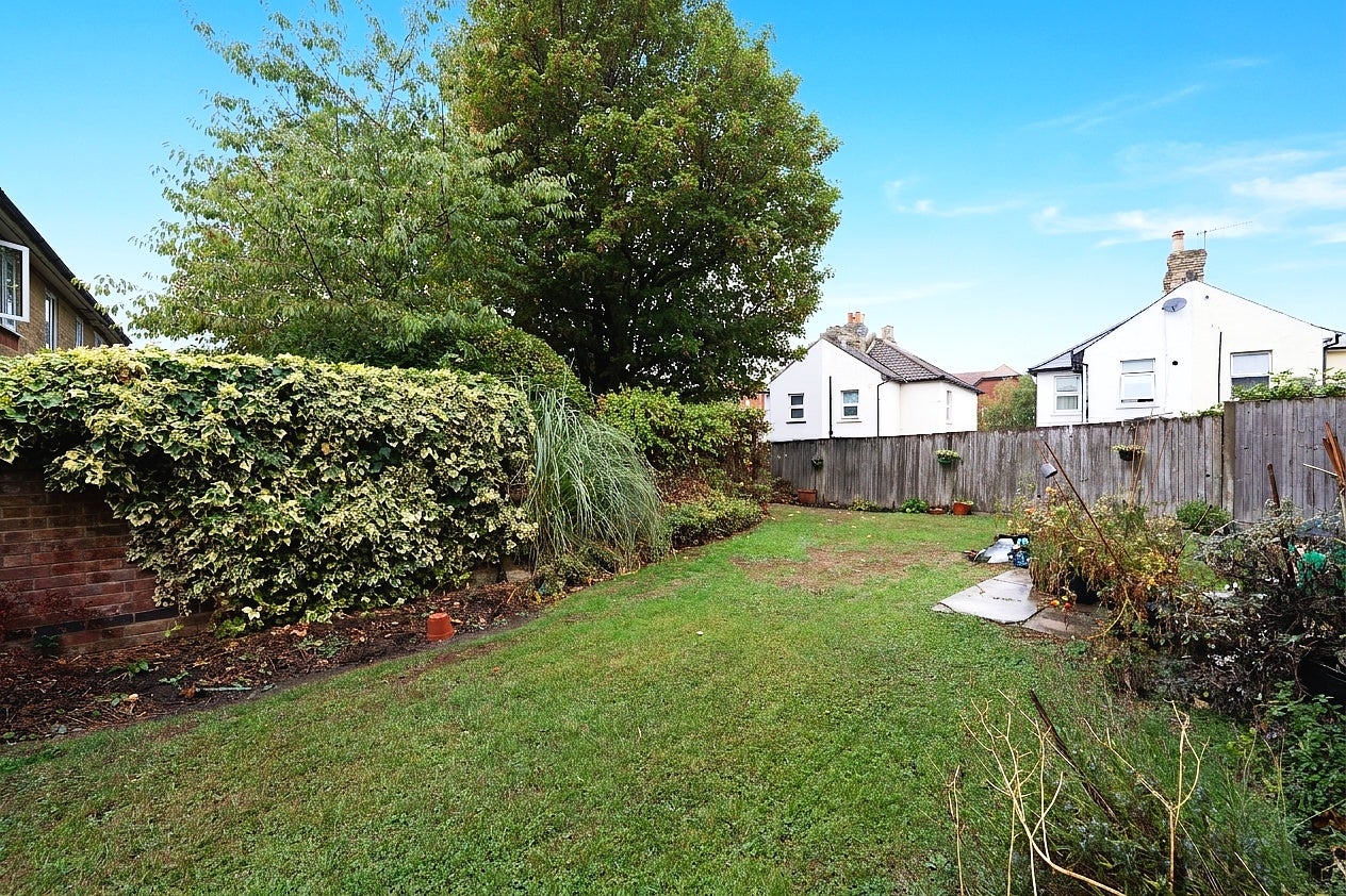 Flat Yeomanry Close in Epsom and Ewell
