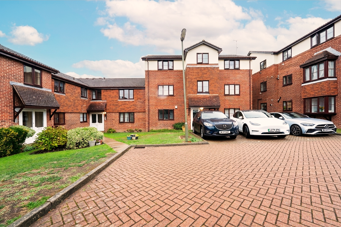 Flat Yeomanry Close in Epsom and Ewell